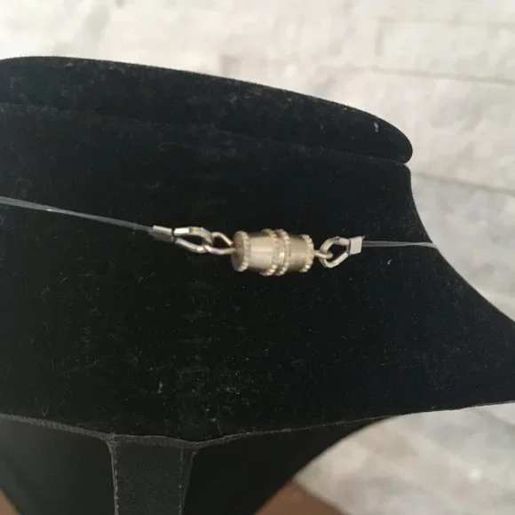 Floating Necklace - Picture 3 of 3